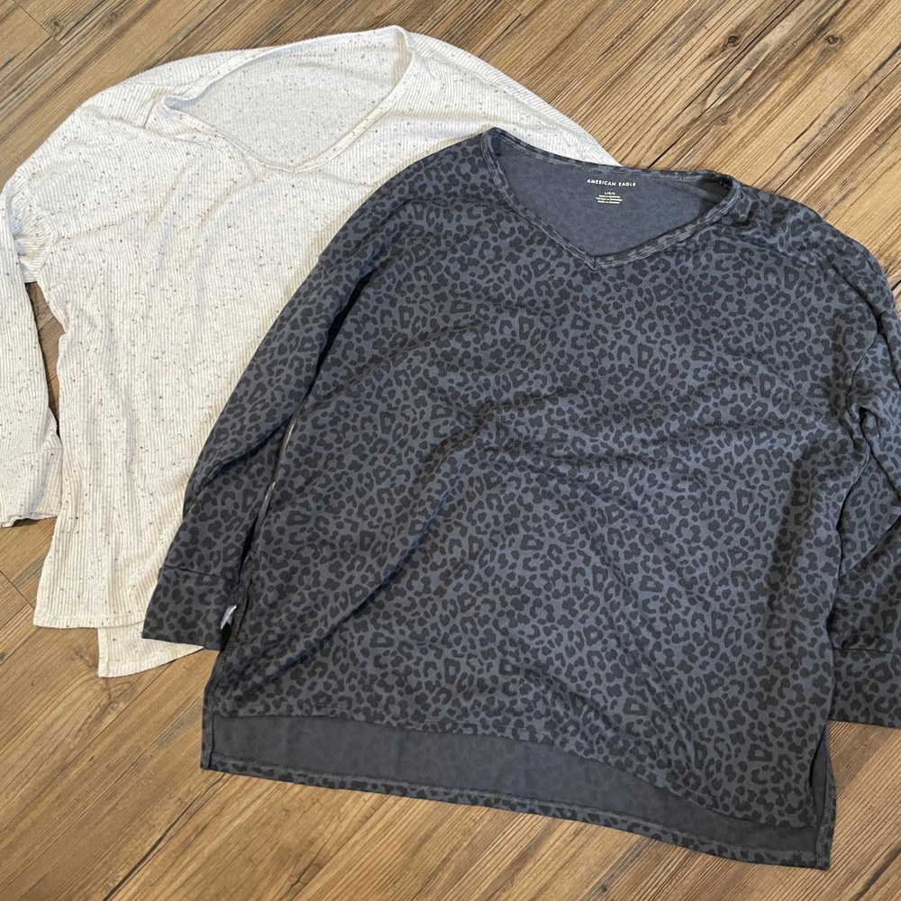 American Eagle Outfitters 2 lightweight sweaters both size Large